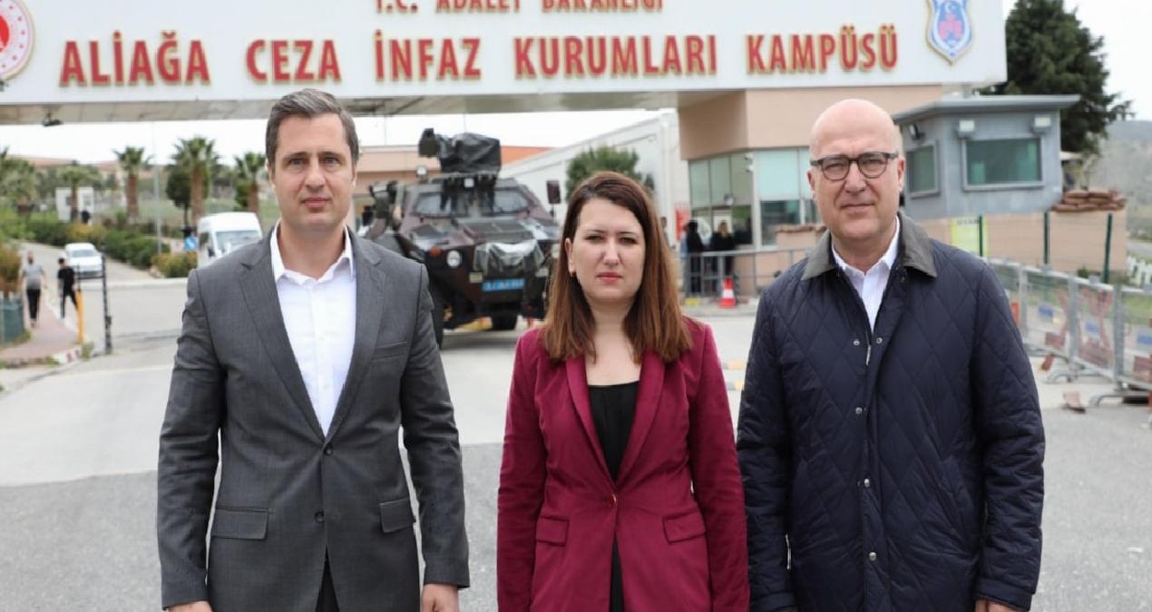 CHP’li 2 milletvekili trafik kazası geçirdi, araç hurdaya döndü!