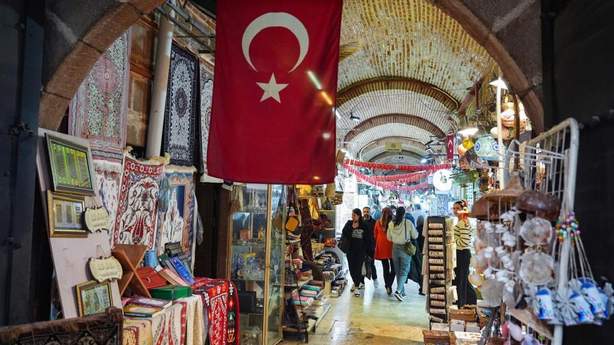 CHP’nin boykot çağrısına rağmen yurt genelinde alışverişler artarak sürdü
