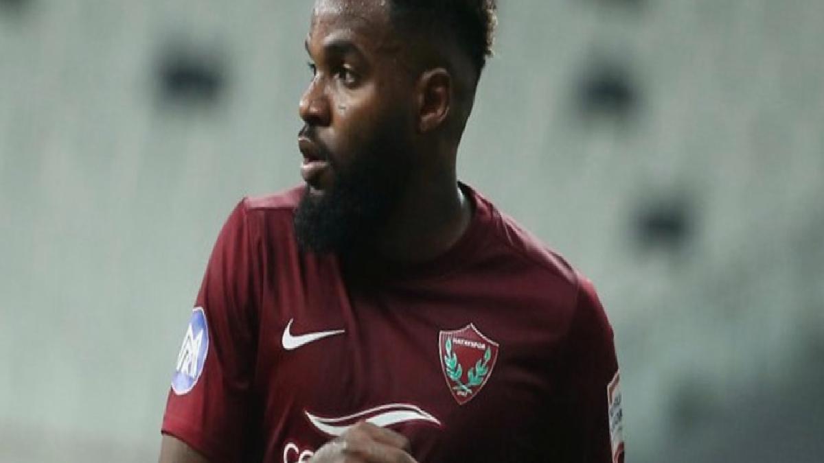 Çin’de şaşkına çeviren anlar: Aaron Boupendza’nın anısını hiçe saydılar