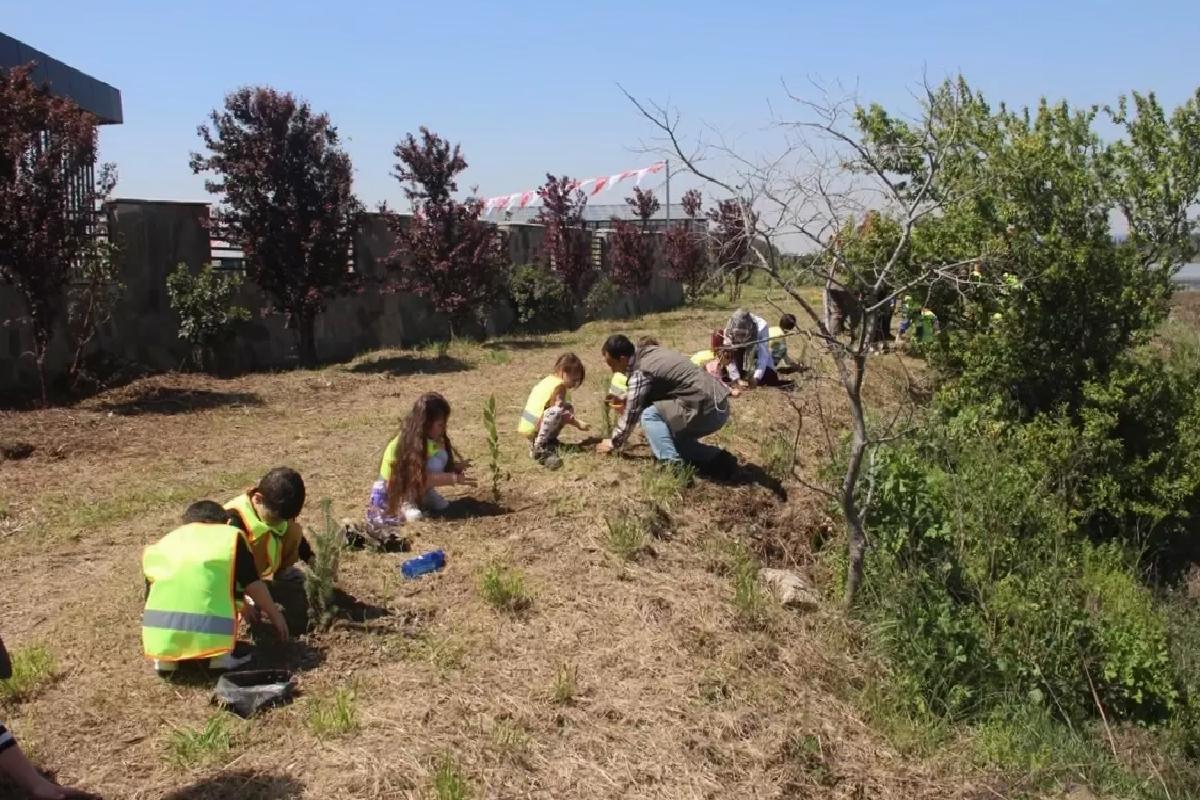 Çocuklardan Fidan Dikimi Etkinliği