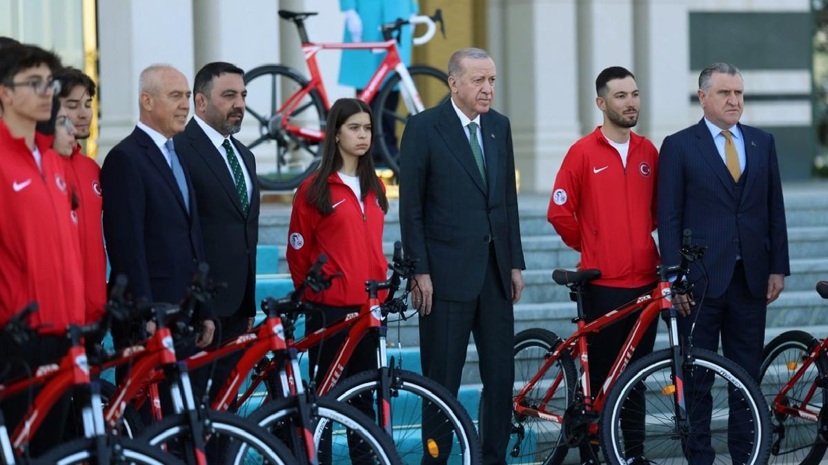 Cumhurbaşkanı Erdoğan, 60. Cumhurbaşkanlığı Türkiye Bisiklet Turu tanıtımına katıldı