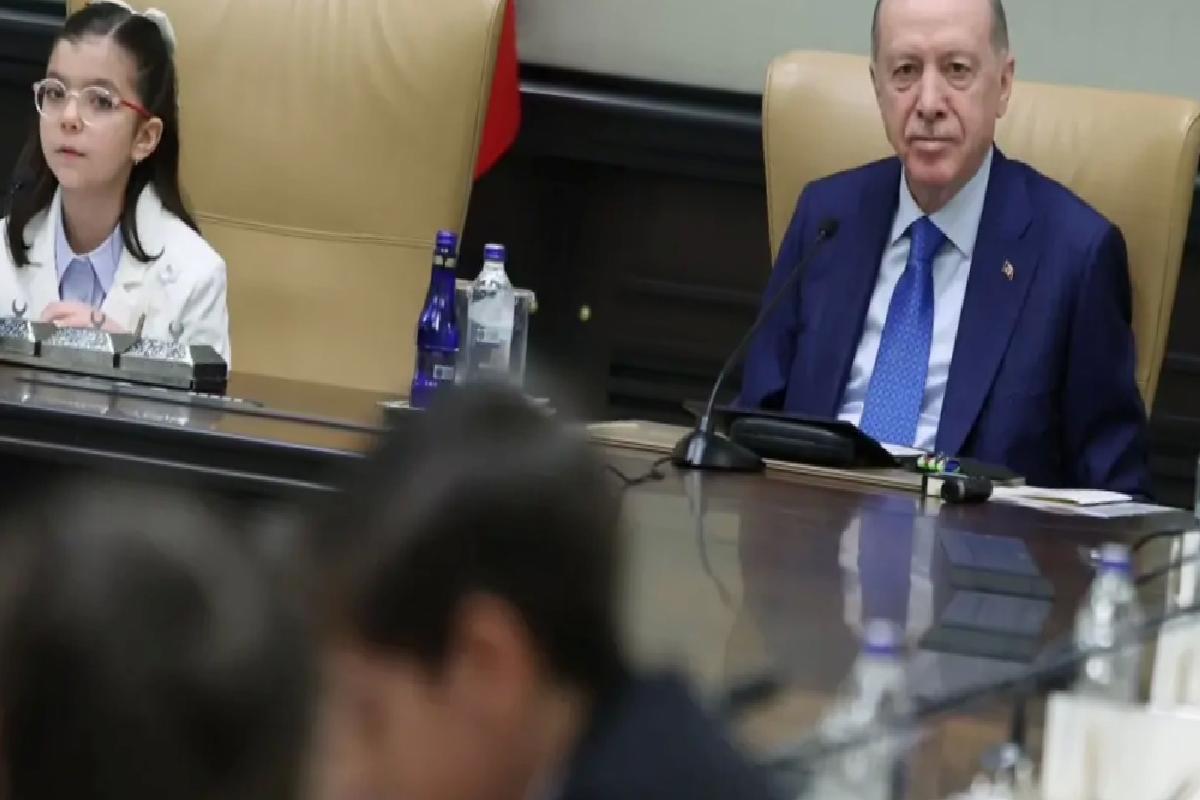 Cumhurbaşkanı Erdoğan, Külliye’de çocukları ağırladı!