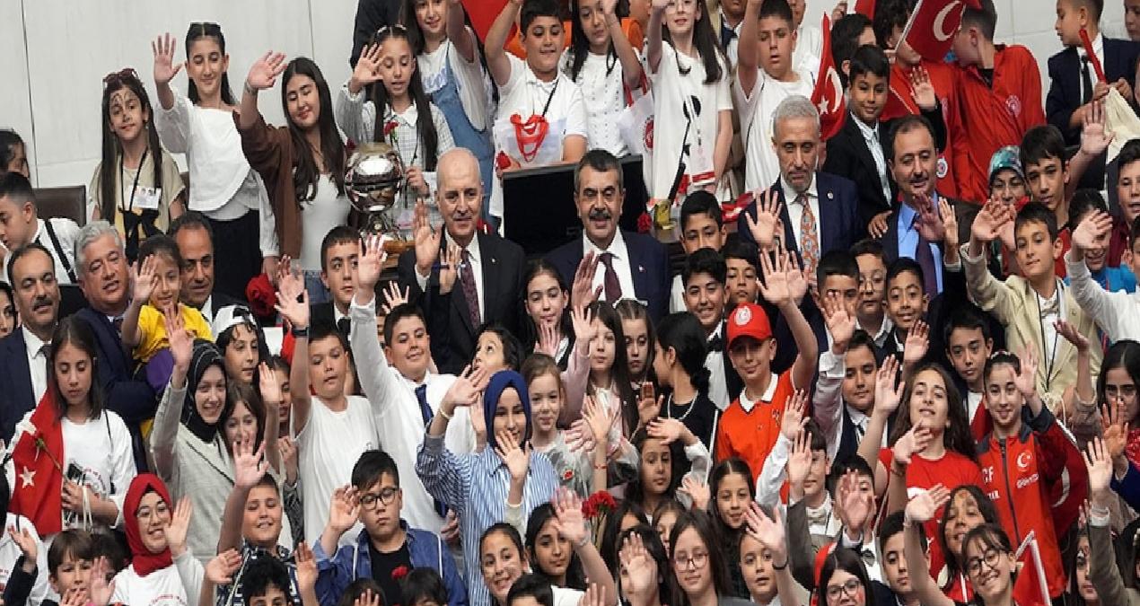 Cumhuriyet’in çocukları kendileri için verilen yasaların Meclis’ten geçmesini bekliyor!