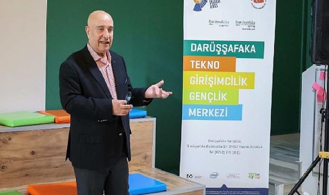 Darüşşafakalı Yazar İsmail Hayri Cem’in yeni kitabı için imza günü düzenlendi