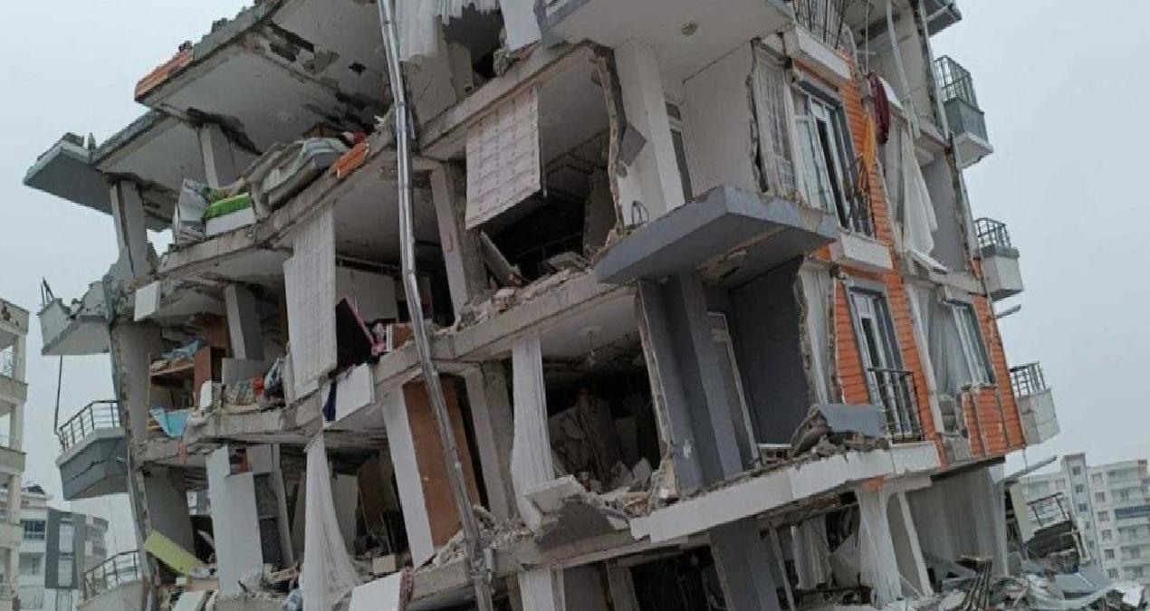 Depremde 12 kişinin yaşamını yitirdiği sitede 5 kamu görevlisi için dava