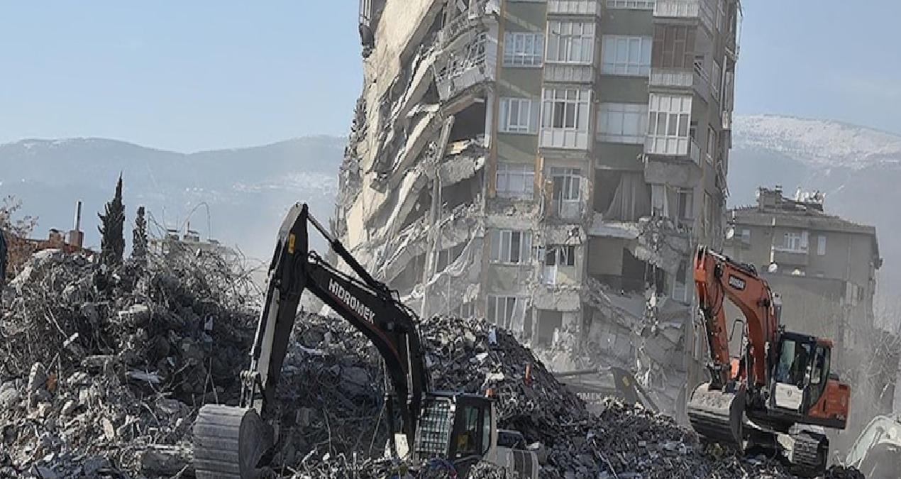Depremde 40 kişinin hayatını kaybettiği Sami Bey Apartmanı’nın müteahhidi, yakalama emrinin kaldırılmasını istedi