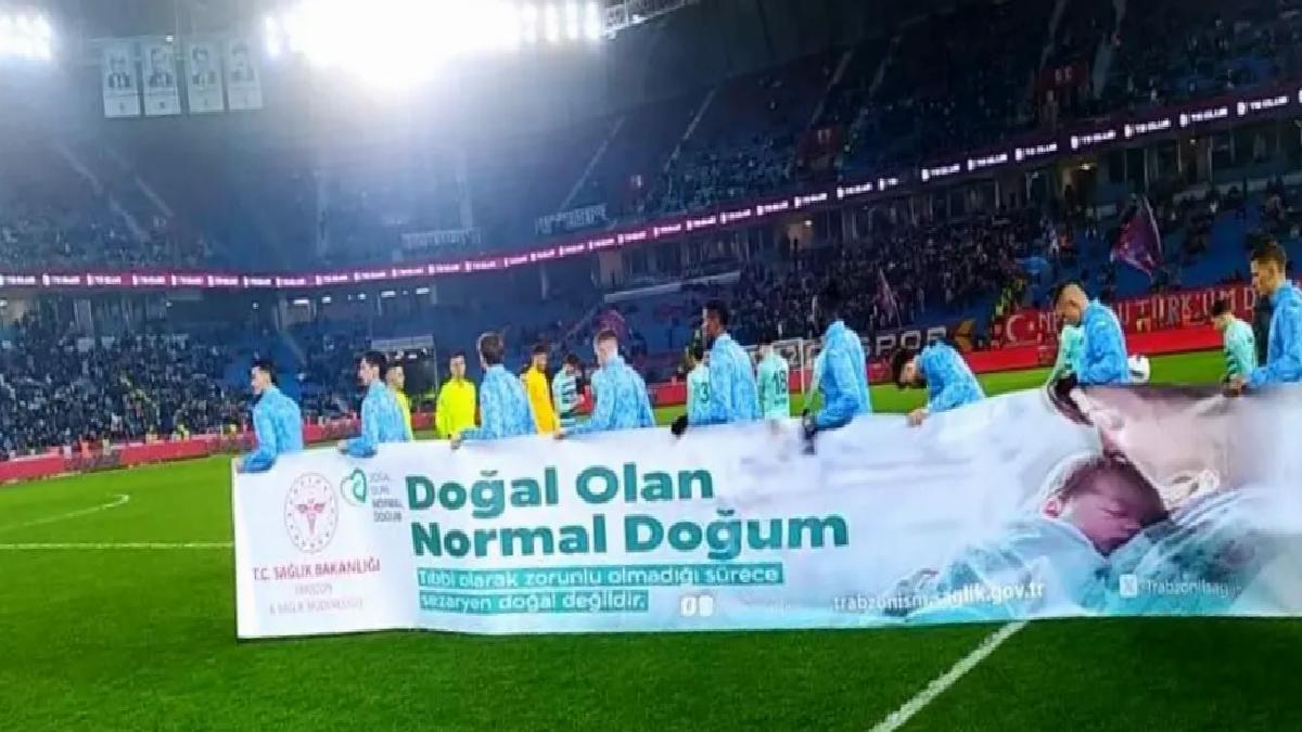 Doğum Pankartı Tartışmaları Devam Ediyor