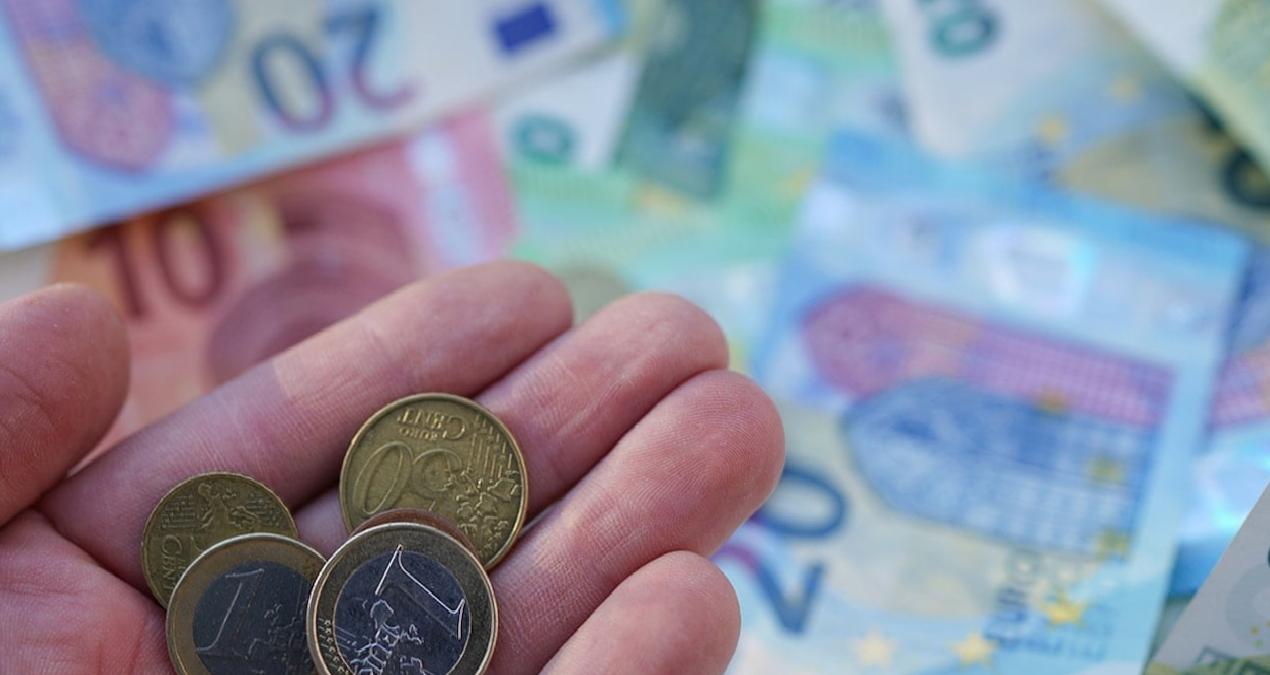 Dolar, Euro veya Sterlin değil: Dünyanın en güçlü parası buymuş