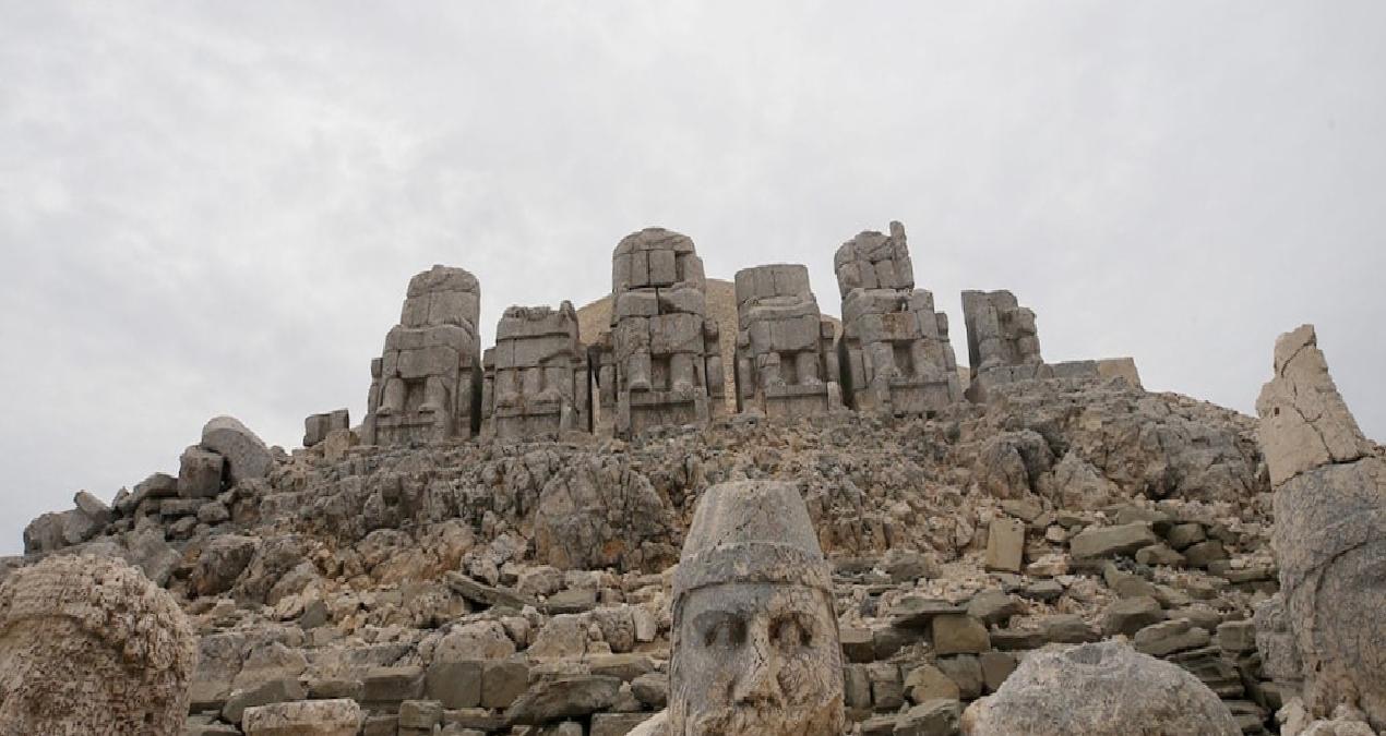 Dünya mirası Nemrut Dağı’na bayramda ziyaretçi akını