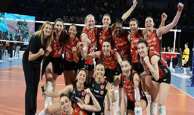 Eczacıbaşı Dynavit, AXA Sigorta Kupa Voley final biletini aldı!