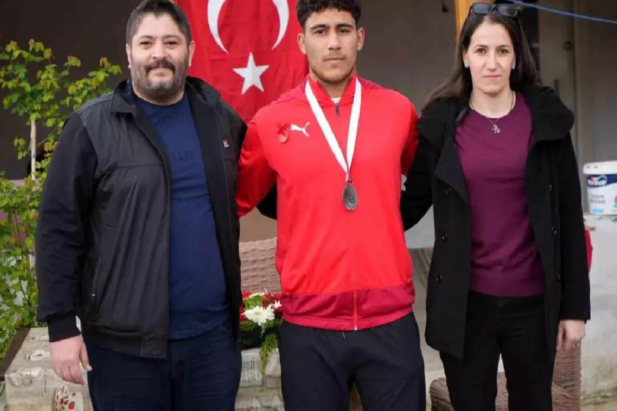 Edirneli Teyfik Gülter, U17 Türkiye Güreş Şampiyonası’nda İkincilik Elde Etti