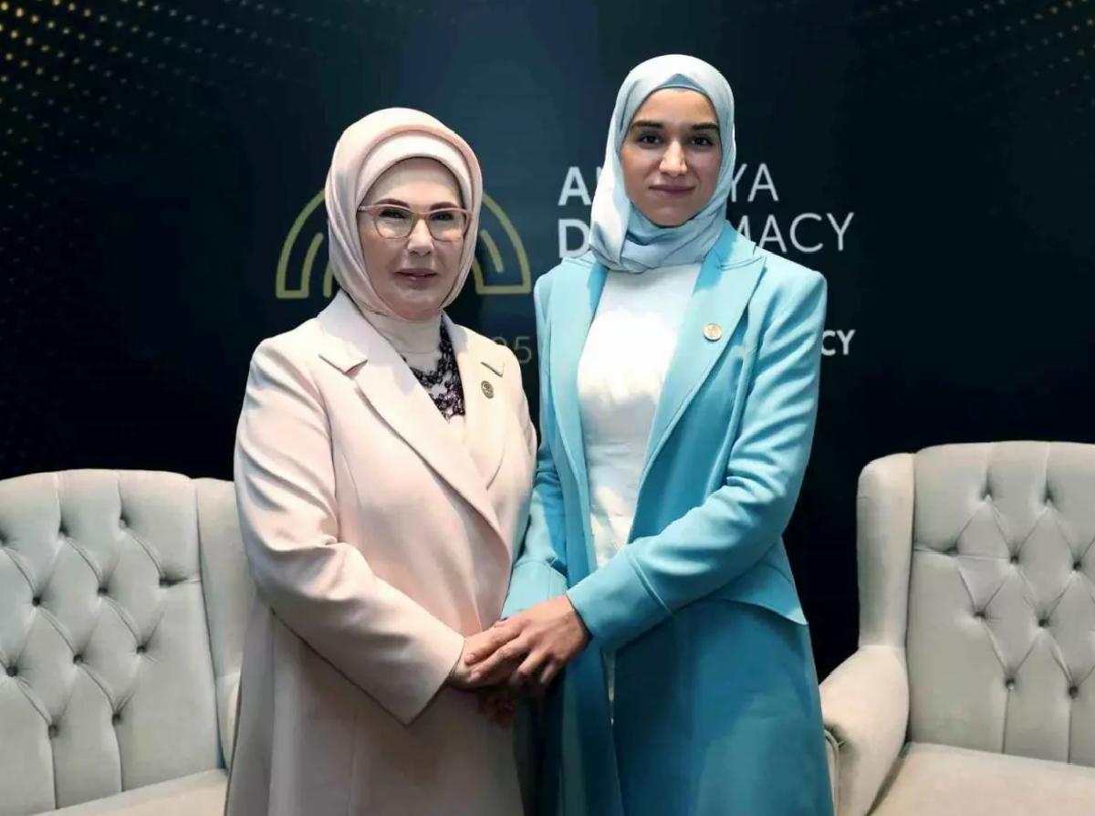 Emine Erdoğan, Suriye Cumhurbaşkanının eşi Latife El Durubi ile görüştü