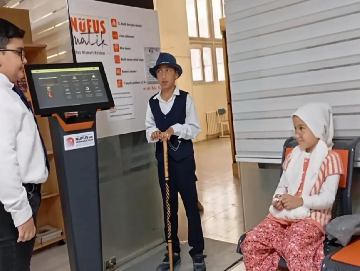 Emirdağ’da Nüfusmatik Tanıtımı Tiyatro ile Yapıldı