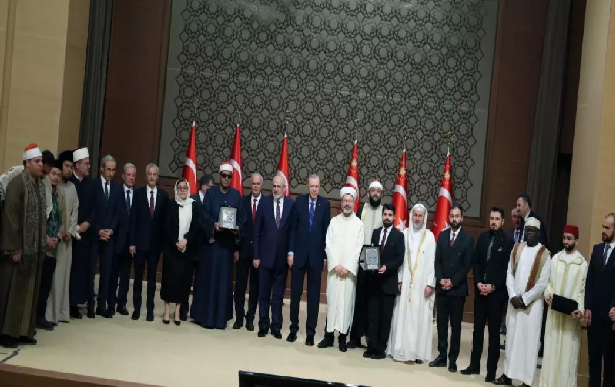 Erdoğan: ‘Birliğimizi, dayanışmamızı, kardeşliğimizi yüceltmek mecburiyetindeyiz’