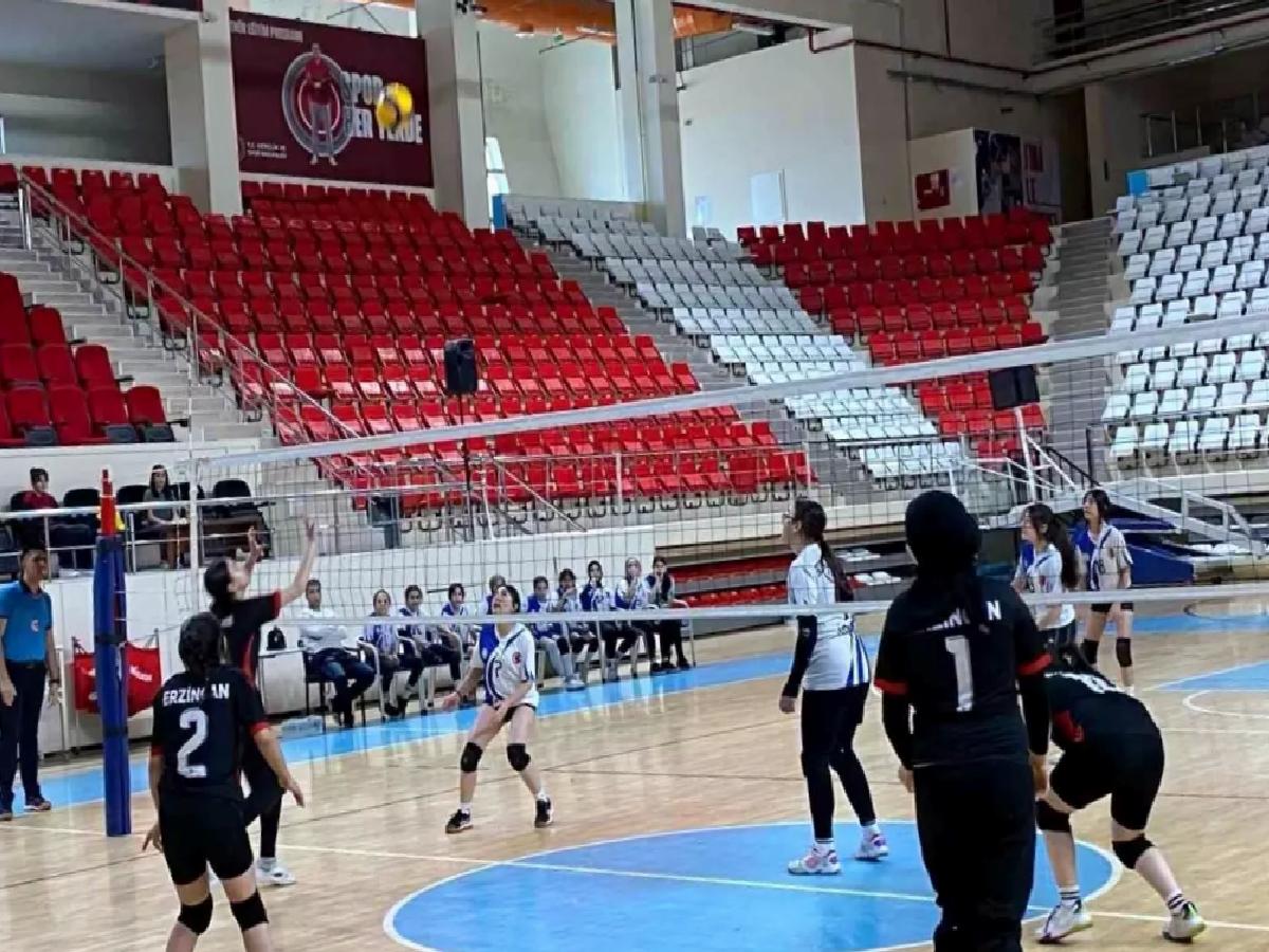 Erzincan’da Voleybol İl Birinciliği Başladı
