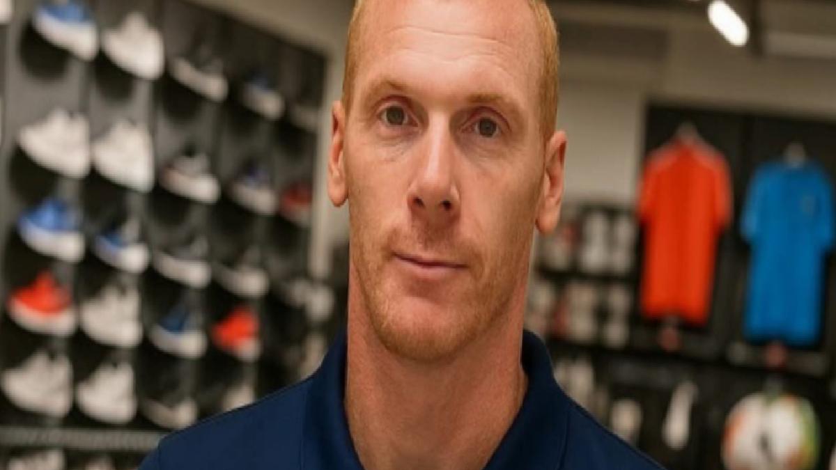 Eski futbolcu Jeremy Mathieu, mağaza çalışanı oldu