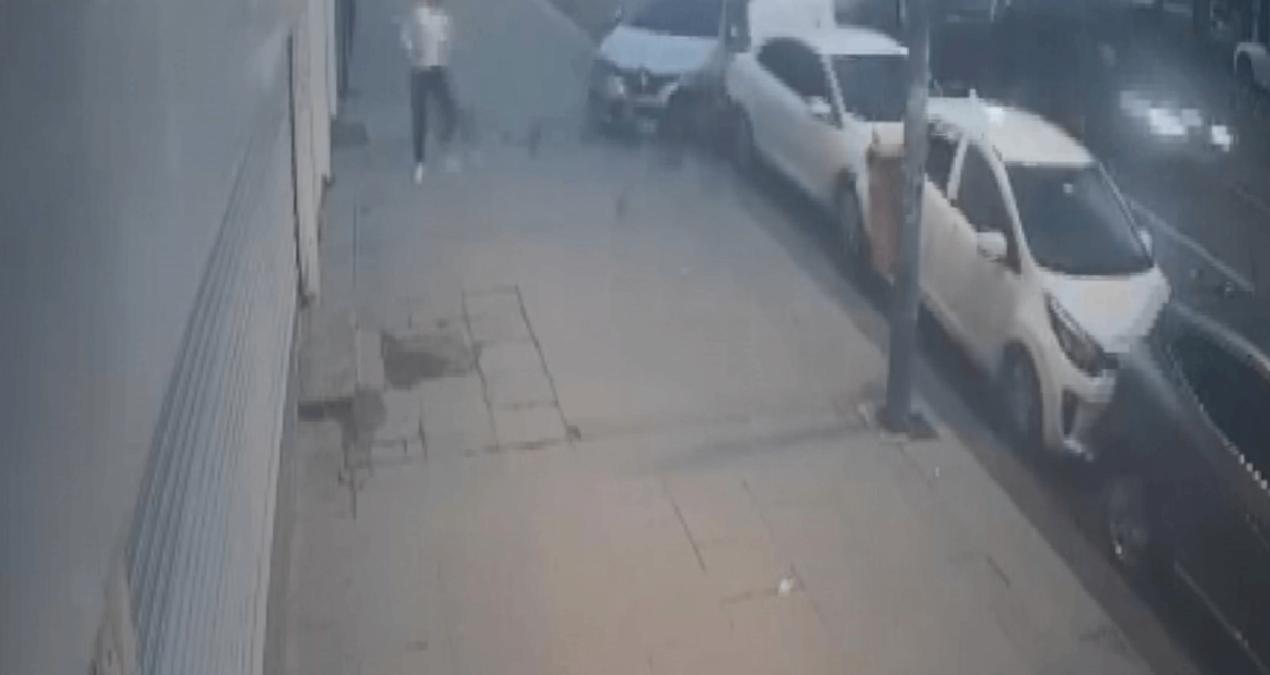 Fatih’teki otomobil park halindeki araçlara çarptı