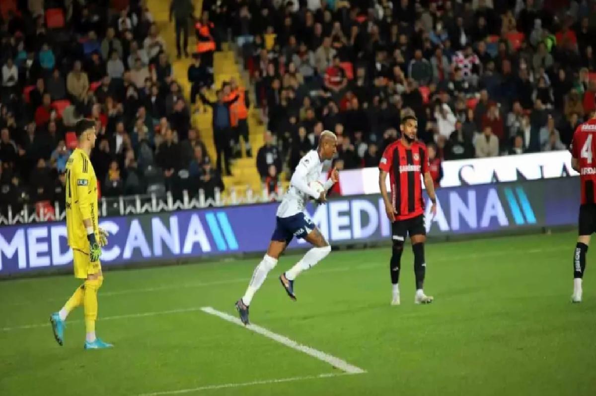Fenerbahçe, Gaziantep’i 3-1 Yenerek 9. Galibiyetini Aldı