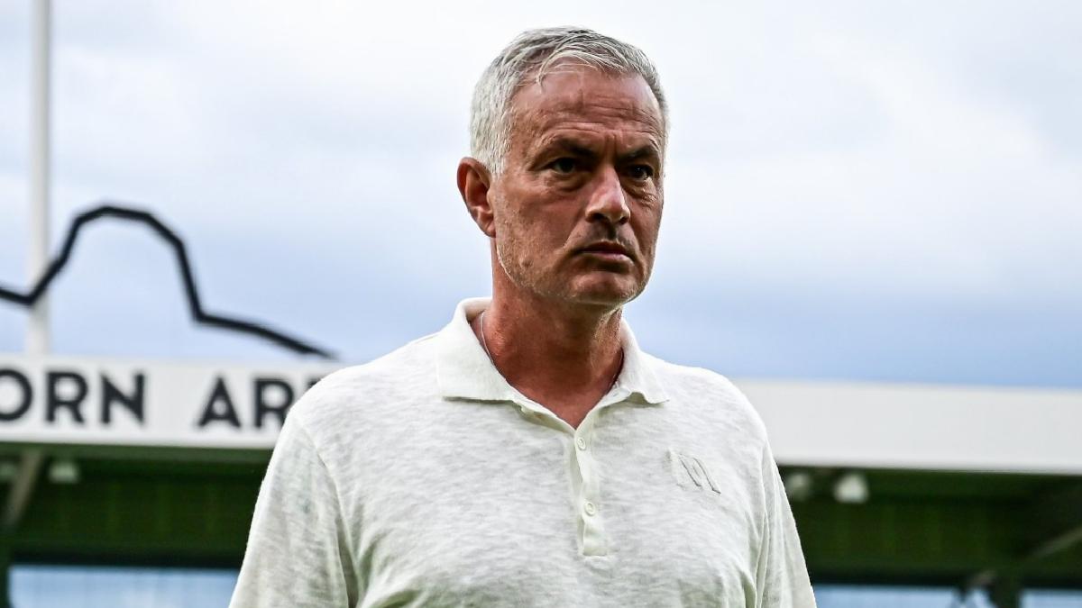Fenerbahçe’de Jose Mourinho 9 ayda 8 kart gördü