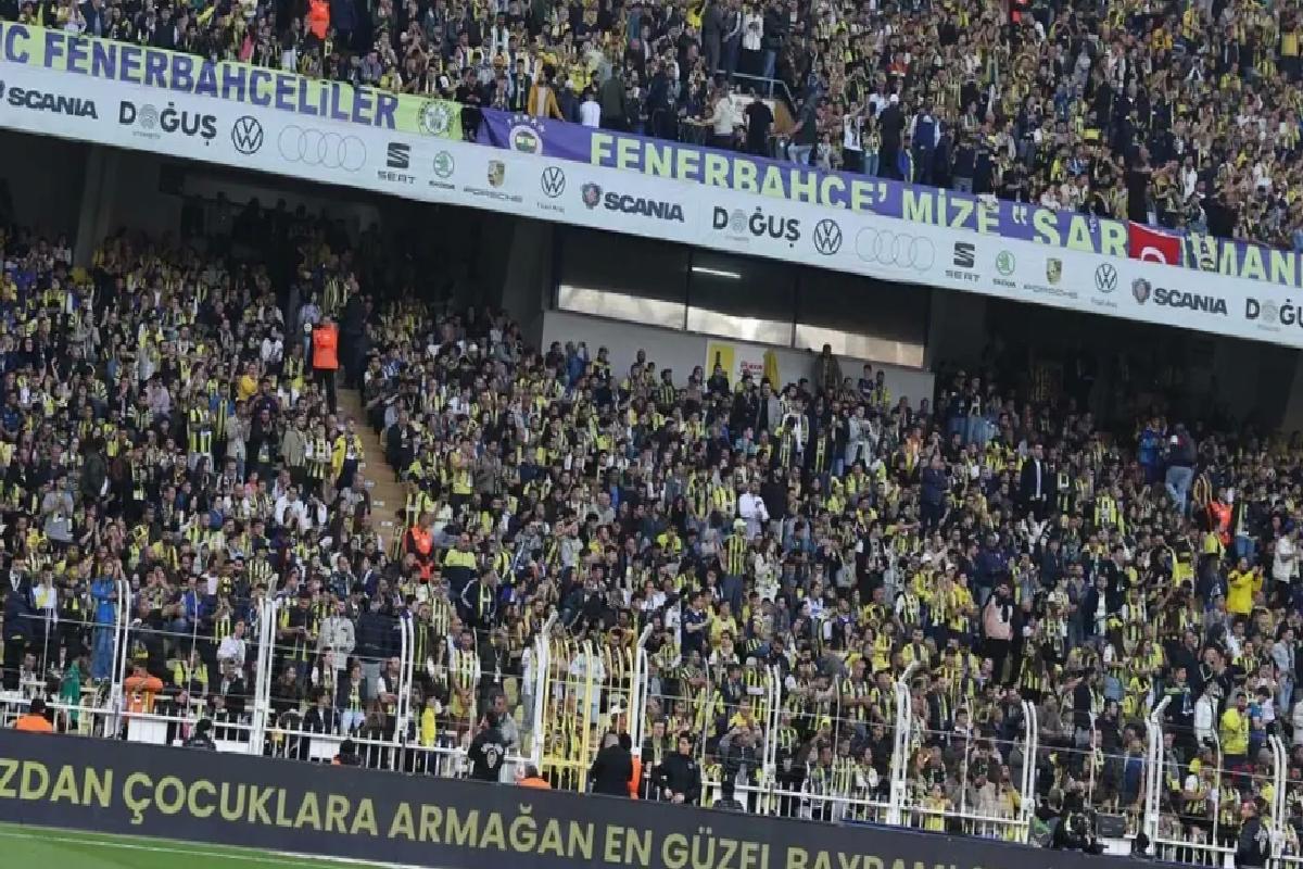 Fenerbahçe’nin ilk 11’inin 4 yaşındaki minik taraftar anons etti