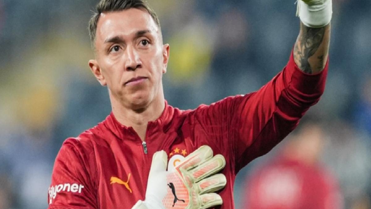 Fernando Muslera, ilk kez derbide yedek