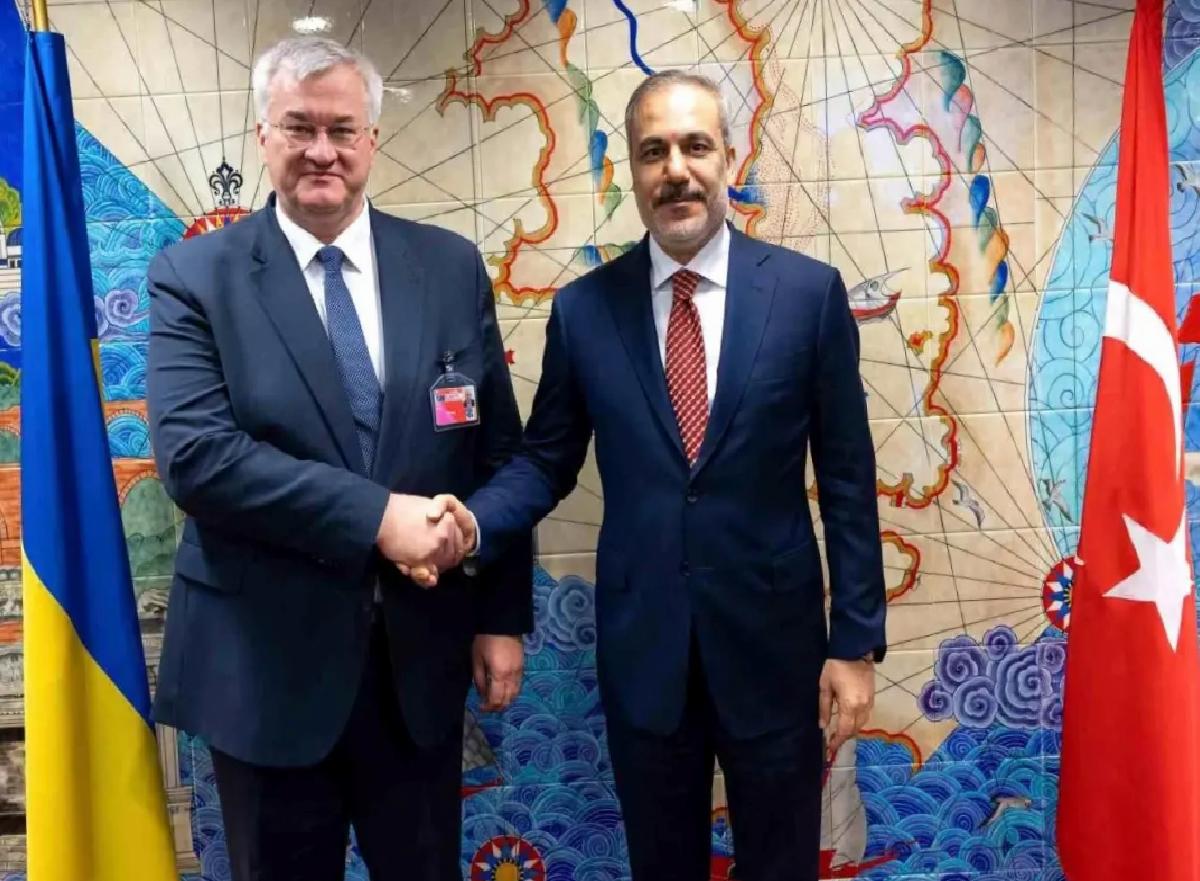 Fidan, NATO’da Ukrayna Dışişleri Bakanı ile Görüştü