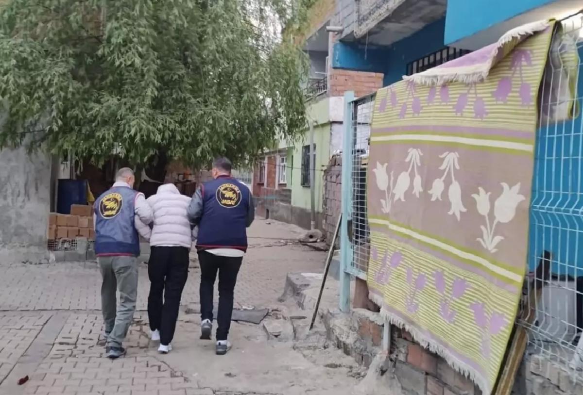 Firari Hükümlüler Gizli Bölmelerde Yakalandı