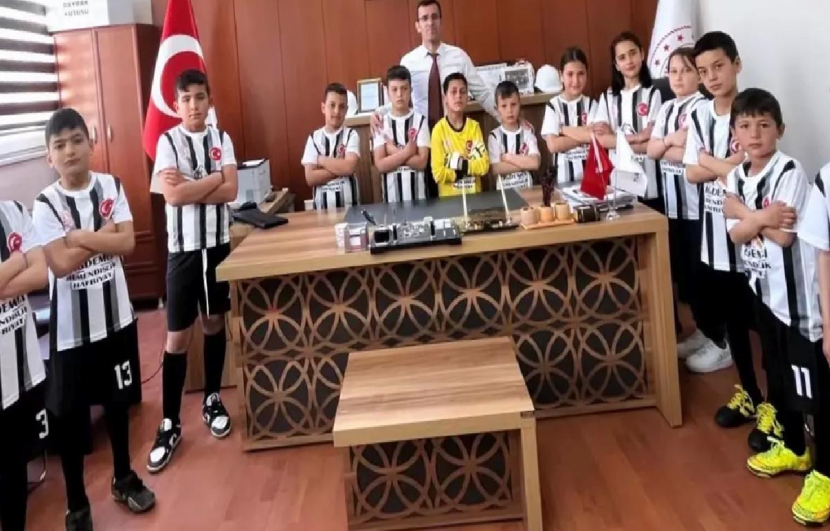Formasız Takıma Hayırsever Desteği