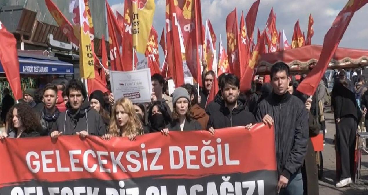 Galata Köprüsü’ne yürümek isteyen öğrencilere polis müdahalesi