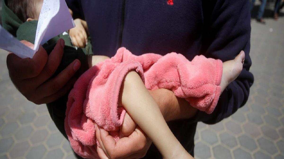 Gazze’de bir bebek daha açlıktan öldü
