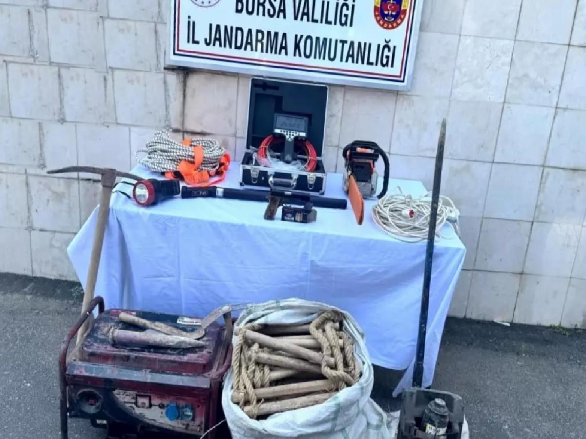 Gemlik’te Kaçak Kazı Yaparken Yakalandılar