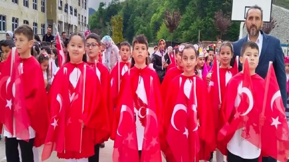 Giresun’un ilçelerinde 23 Nisan Ulusal Egemenlik ve Çocuk Bayramı törenlerle kutlandı