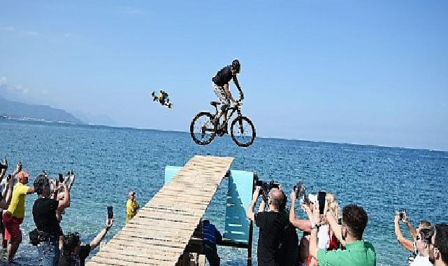 Gökyüzünden denize pedal çevirdiler