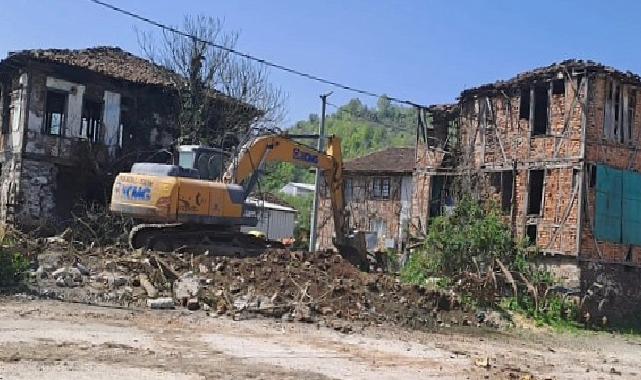 Gölcük’te Riskli Yapılar Birer Birer Yıkılıyor