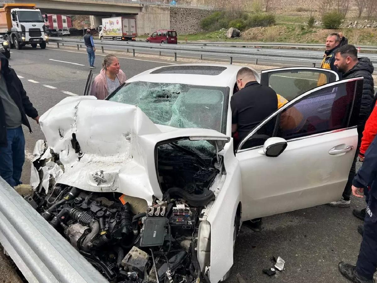 Gümüşhane’de Trafik Kazası: 2 Yaralı