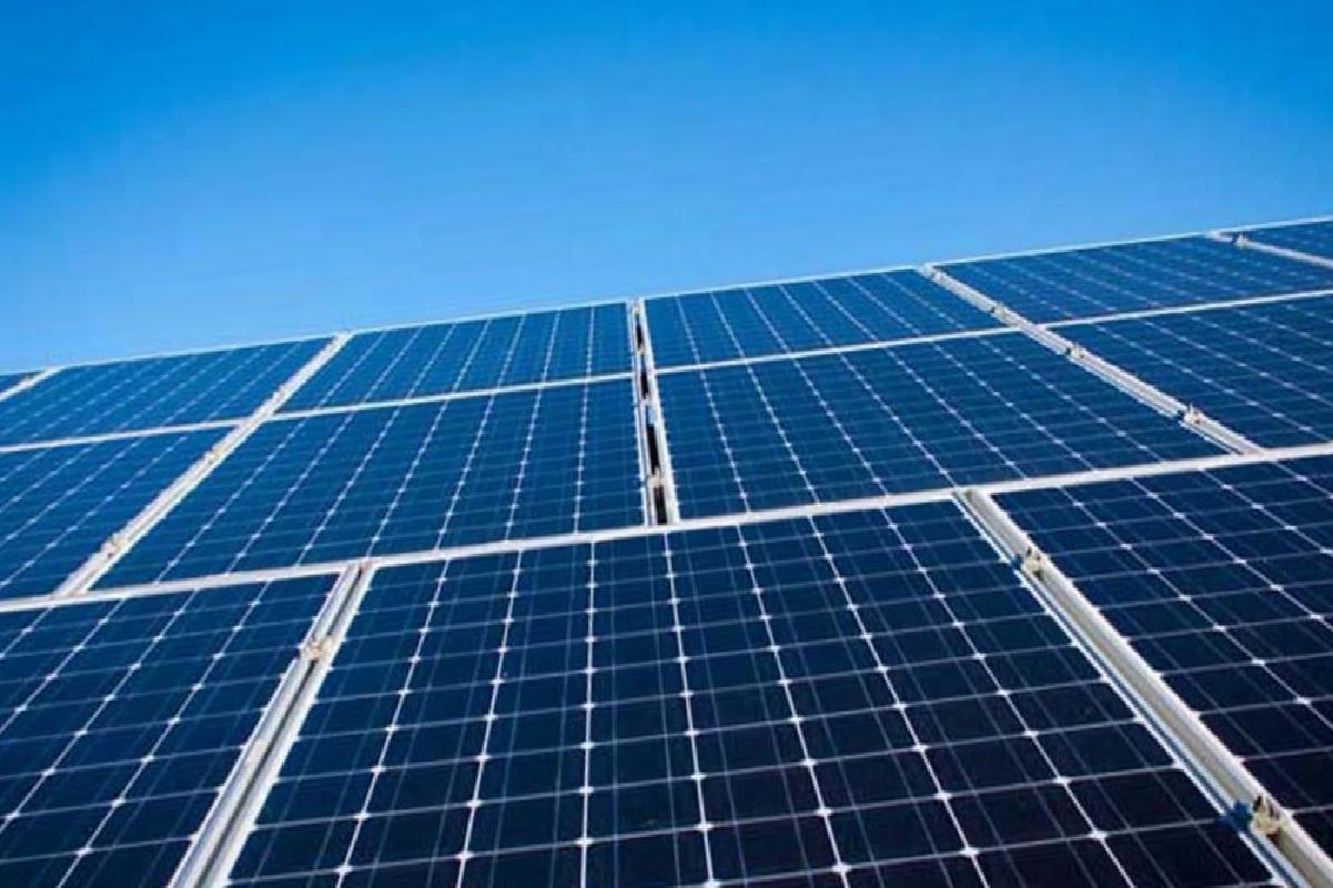 Gündüz PV, gece yoğunlaştırılmış güneş enerjisi ile çalışan santral üretime başladı