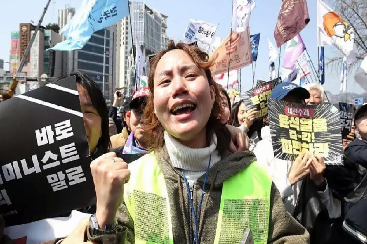 Güney Kore’de Yoon Suk Yeol’un Azli Onaylandı