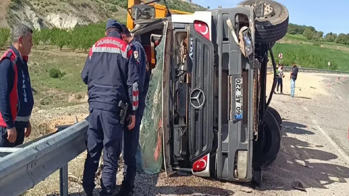Hafriyat Yüklü Kamyon Devrildi: Sürücü Hayatını Kaybetti