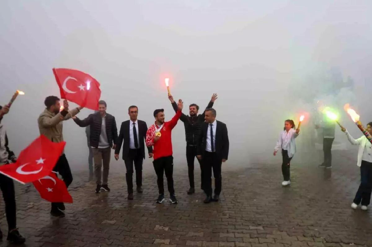 Harun Algül, Şırnak’ta Altın Madalya İle Karşılandı
