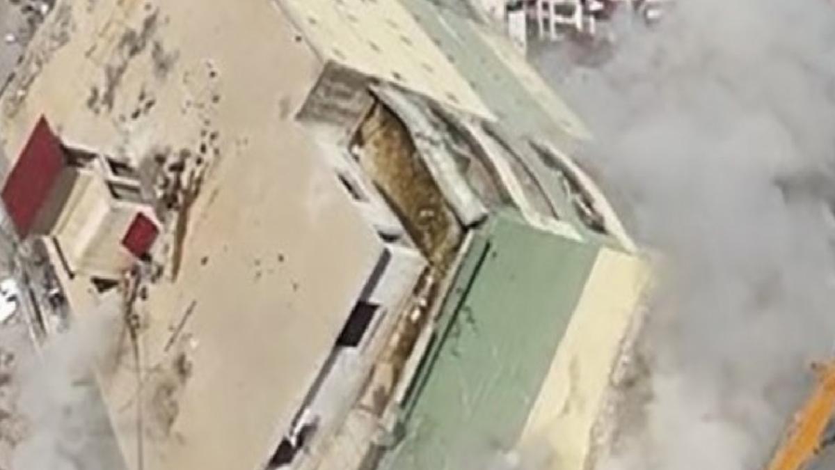Hatay’da 9 katlı bina saniyeler içinde yerle bir oldu