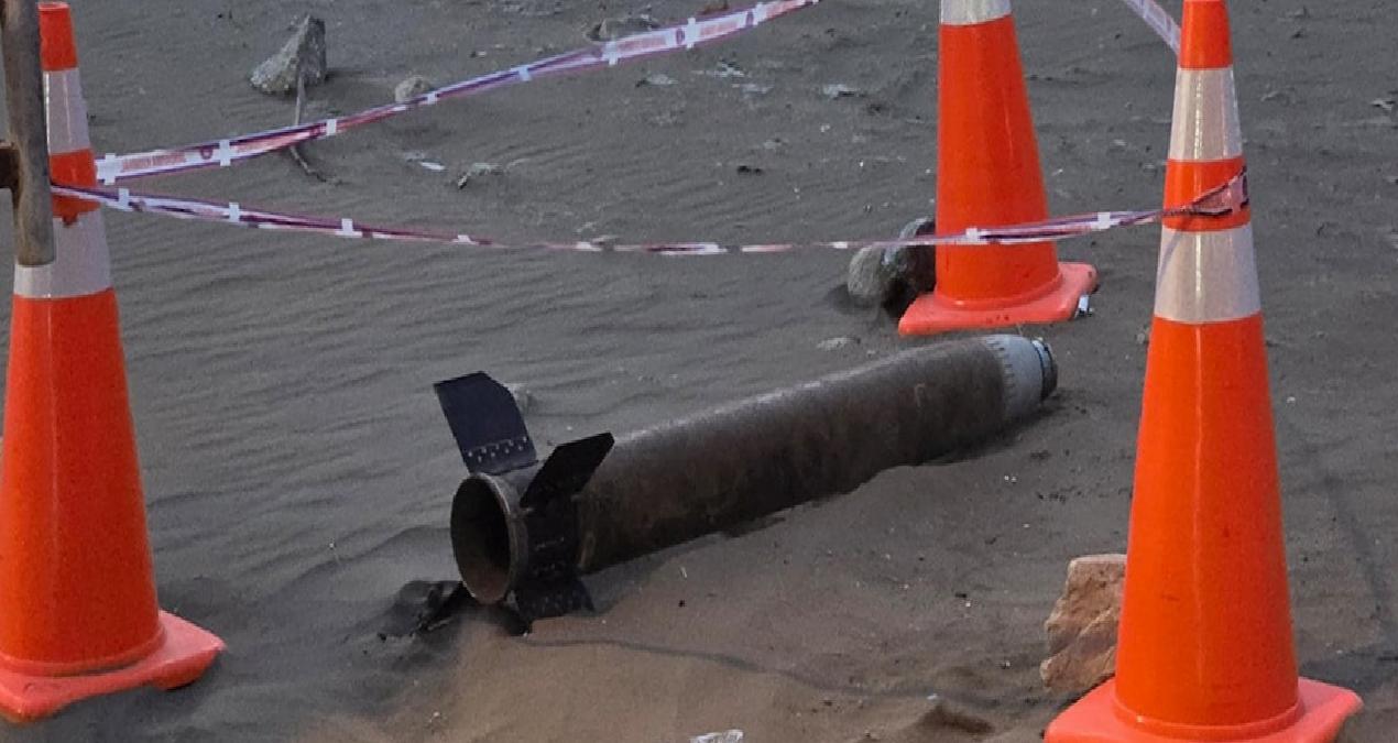 Hatay’da sahile roket vurdu