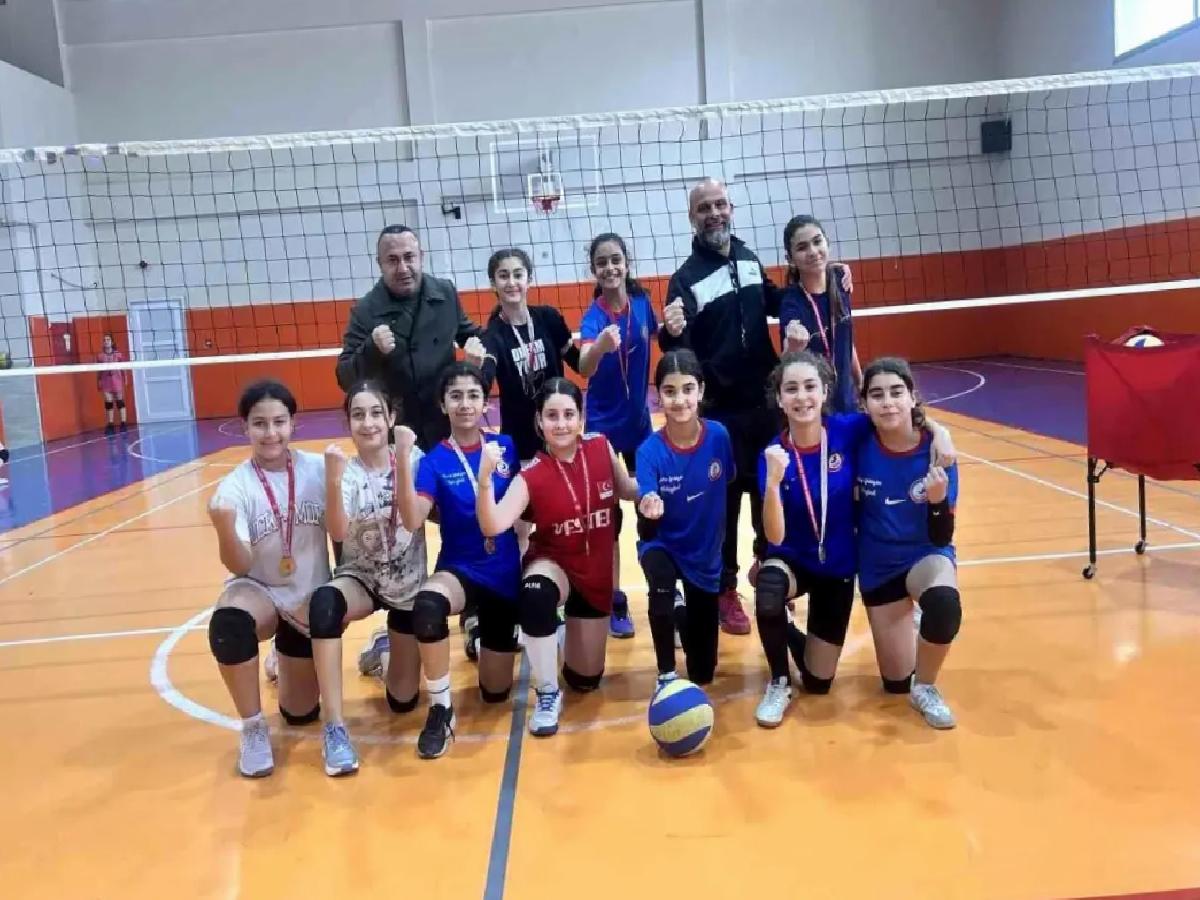 Hataylı Depremzede Kız Öğrenciler Voleybol Türkiye Şampiyonası’nda
