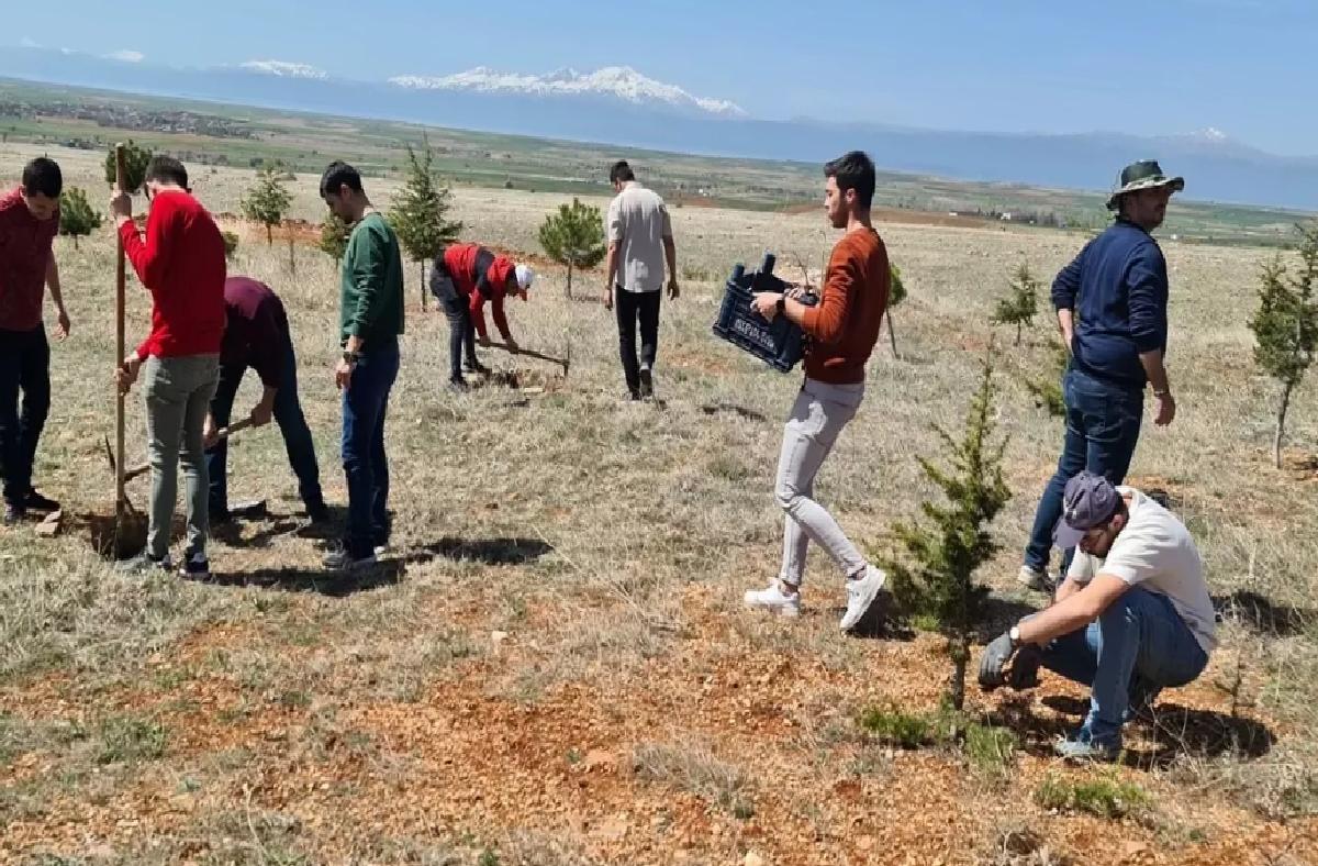 Hüyük’te şehitler anısına fidanlar toprakla buluştu