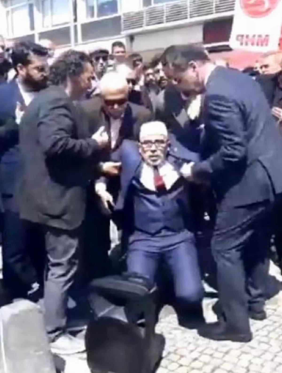 İmam Dualar Sırasında Fenalaştı