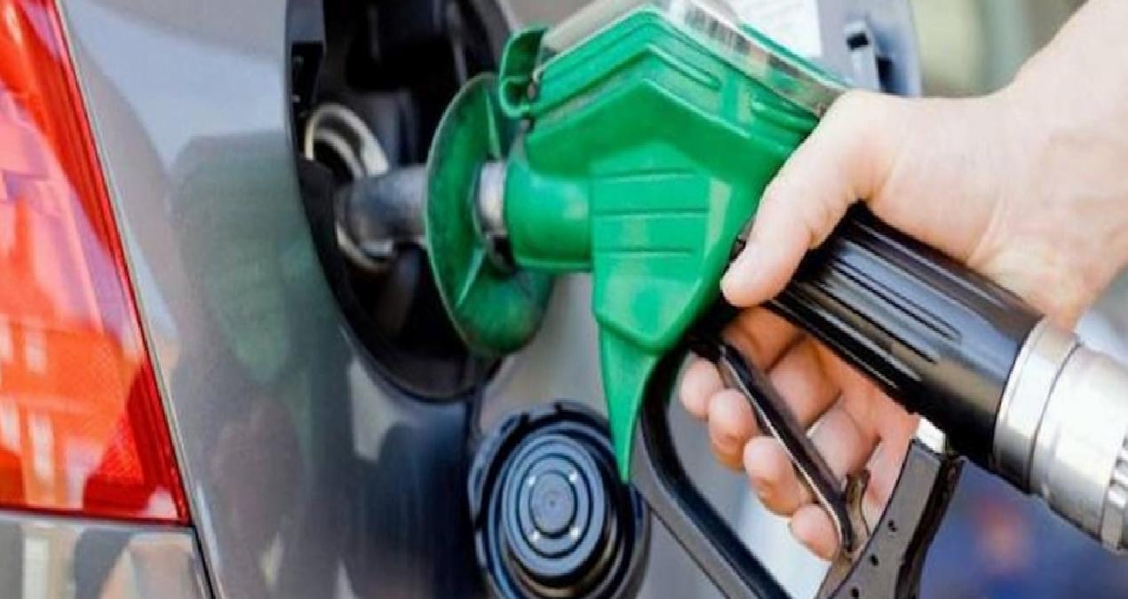 İndirim rüzgarı kısa sürdü: Benzine zam geldi