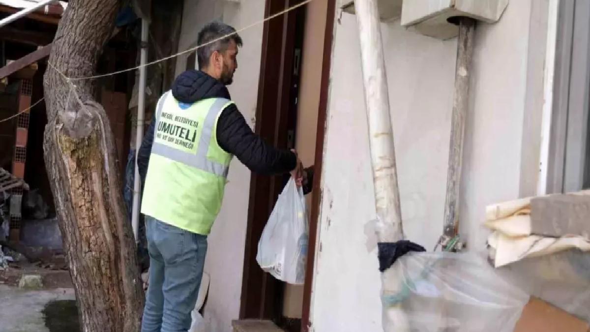 İnegöl Belediyesi’nden 65 Yaş Üzeri İhtiyaç Sahiplerine Market Desteği