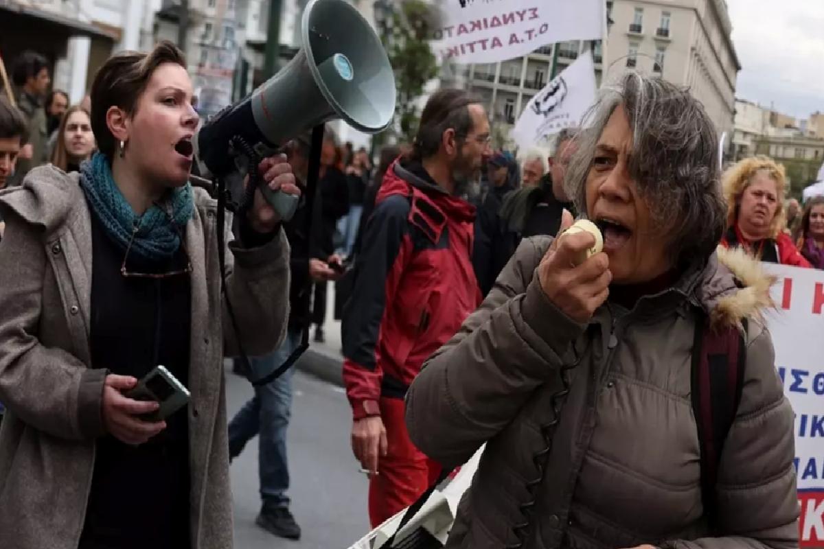 İşçi ve memurlar 24 saatlik greve gitti, Yunanistan’da hayat durma noktasına geldi