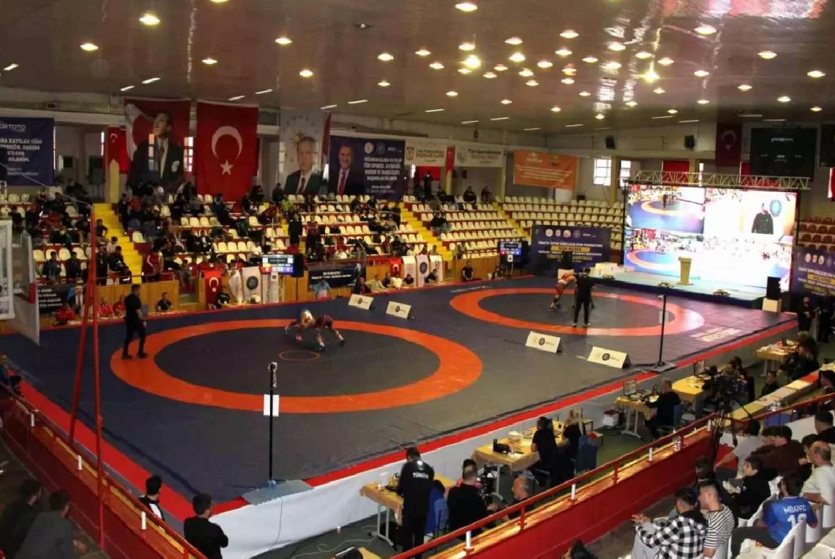 İşitme Engelliler Güreş Türkiye Şampiyonası’nın açılış seremonisi yapıldı