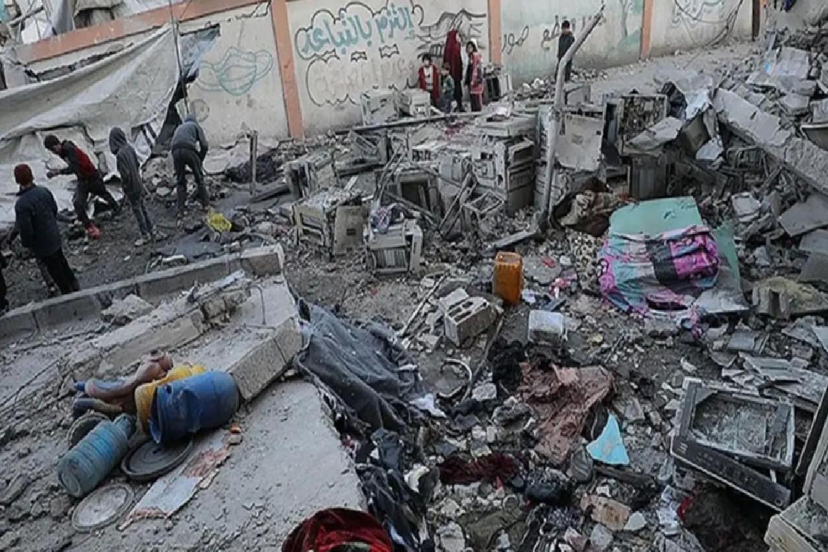 İsrail, Gazze’de Filistinlilerin sığındığı okulu vurdu: 25 ölü, 100 yaralı