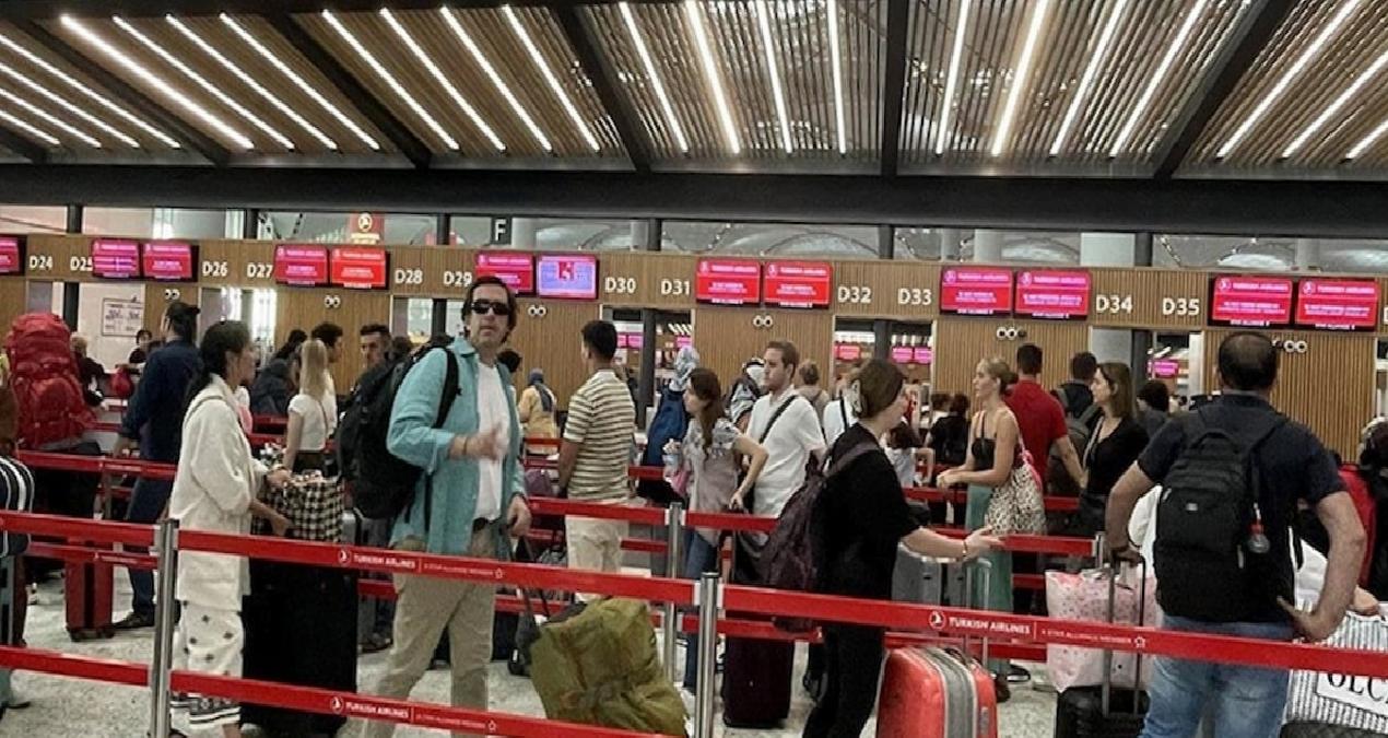İstanbul Havalimanı’nda bayram tatili dönüşü yoğunluğu